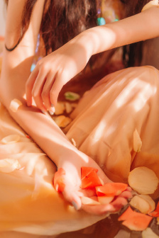 双胞胎姐妹齐上阵许多人物